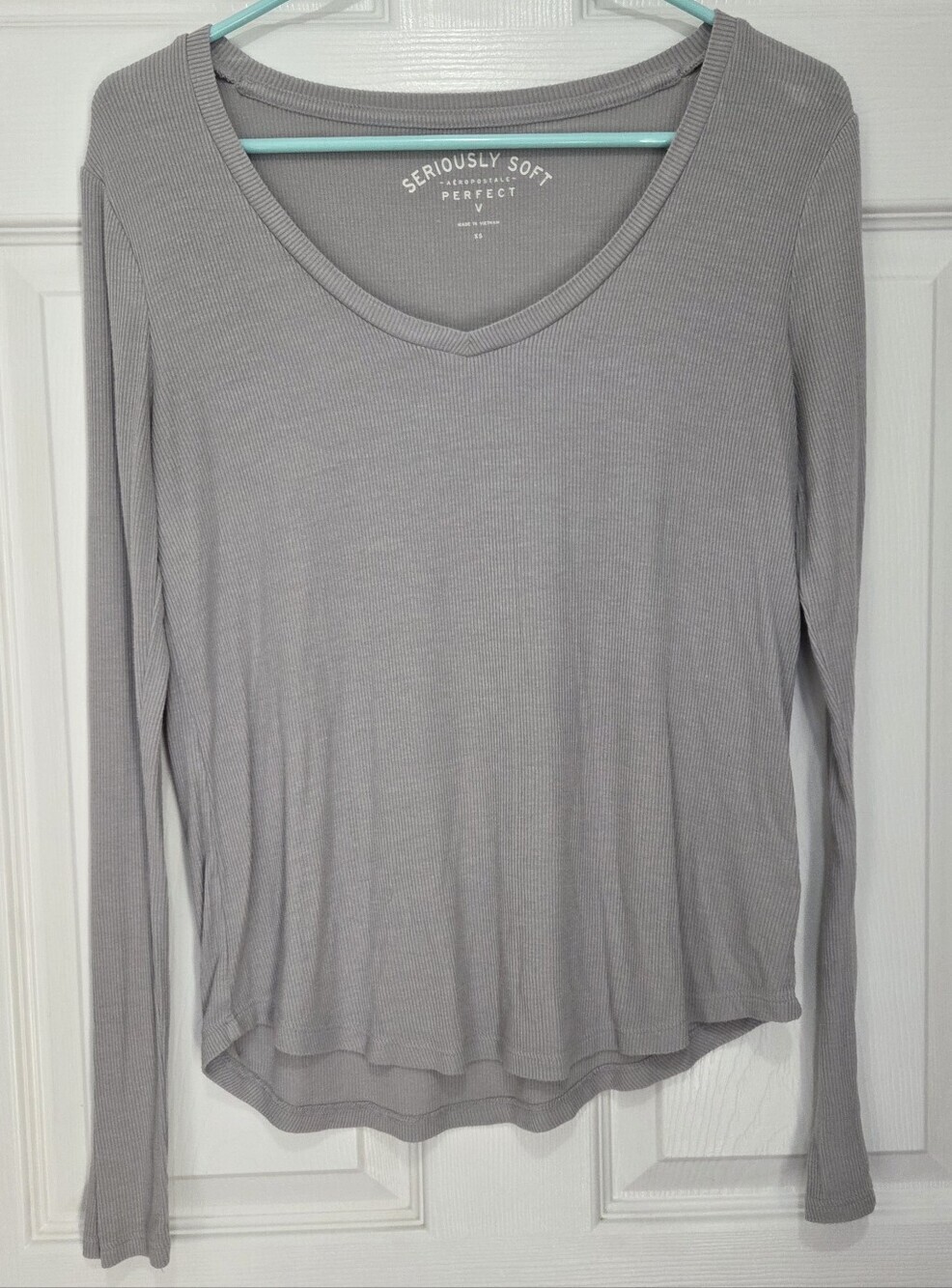 Aeropostale Seriously Soft Ribbed V-neck Long Sleeve Grey Top Size Extra Small